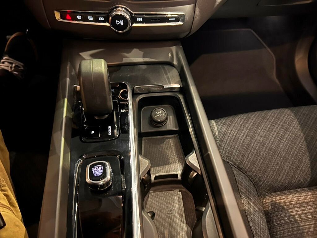 Used 2023 Volvo XC60 B5 Core image 21