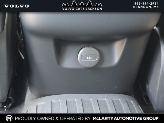New 2026 Volvo XC60 B5 Plus w/ Protection Package Premier AWD/4WD image 16