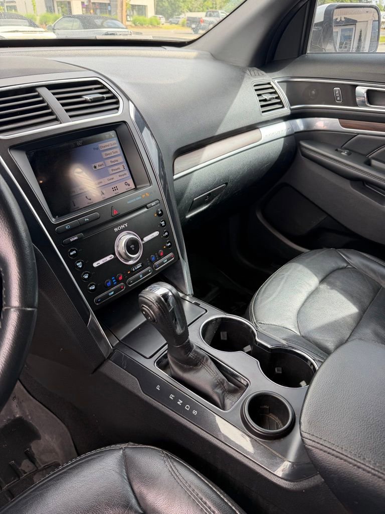 Used 2019 Ford Explorer Limited w/ Ford Safe & Smart Package FWD image 14
