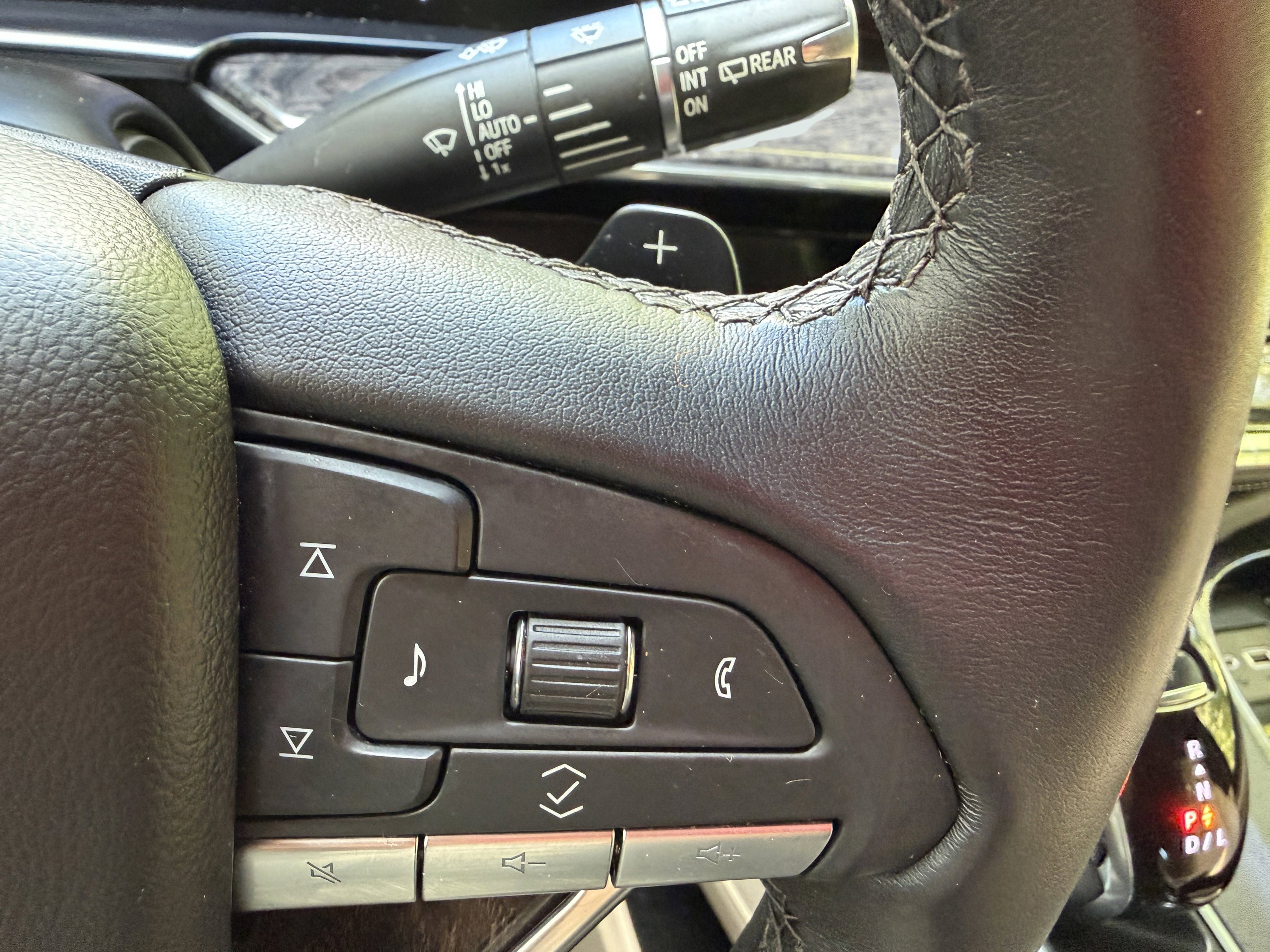 Used 2021 Cadillac Escalade ESV Premium Luxury w/ LPO, Illumination Package image 33