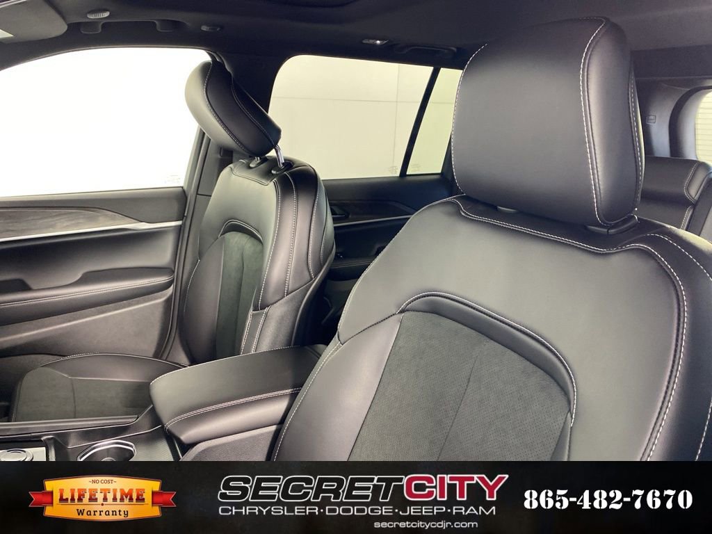 New 2026 Jeep Grand Cherokee Altitude image 10