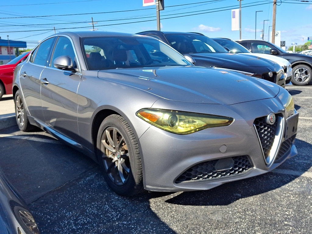 Used 2018 Alfa Romeo Giulia AWD image 3