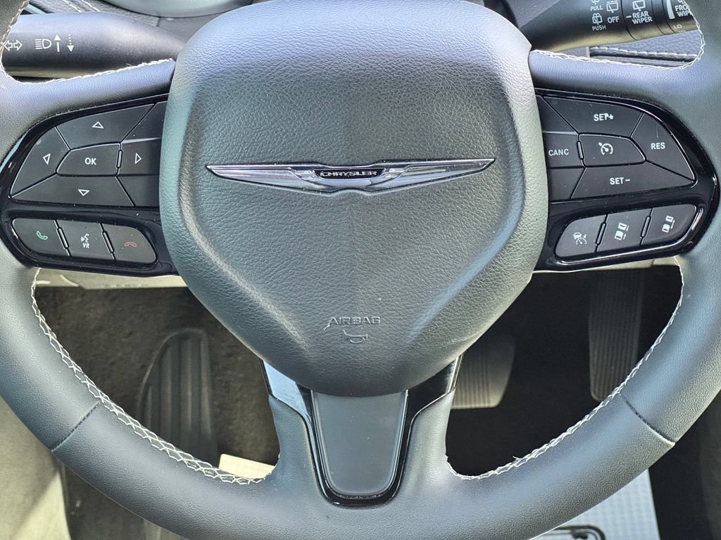 Used 2023 Chrysler Pacifica Touring-L w/ S Appearance Package AWD/4WD image 21