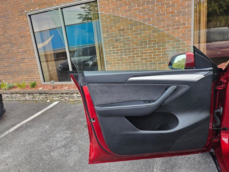 Used 2025 Tesla Model Y Long Range RWD image 34