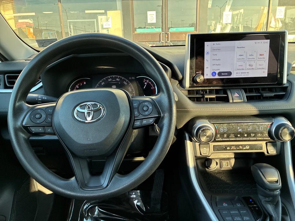 Used 2024 Toyota RAV4 XLE AWD/4WD image 14