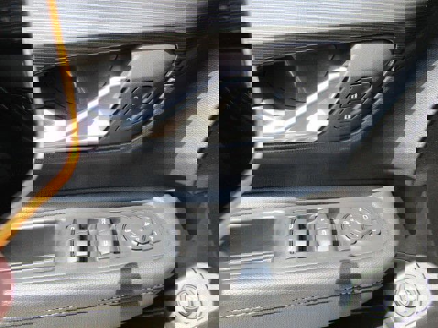 Used 2023 GMC Terrain SLE w/ Driver Convenience Package image 13