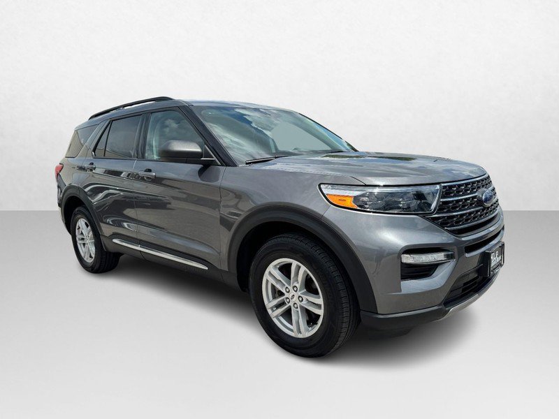 Used 2023 Ford Explorer XLT w/ Equipment Group 202A image 3
