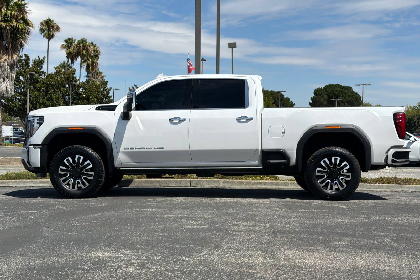 Used 2024 GMC Sierra 2500 Denali Ultimate w/ Max Trailering Package AWD/4WD image 7