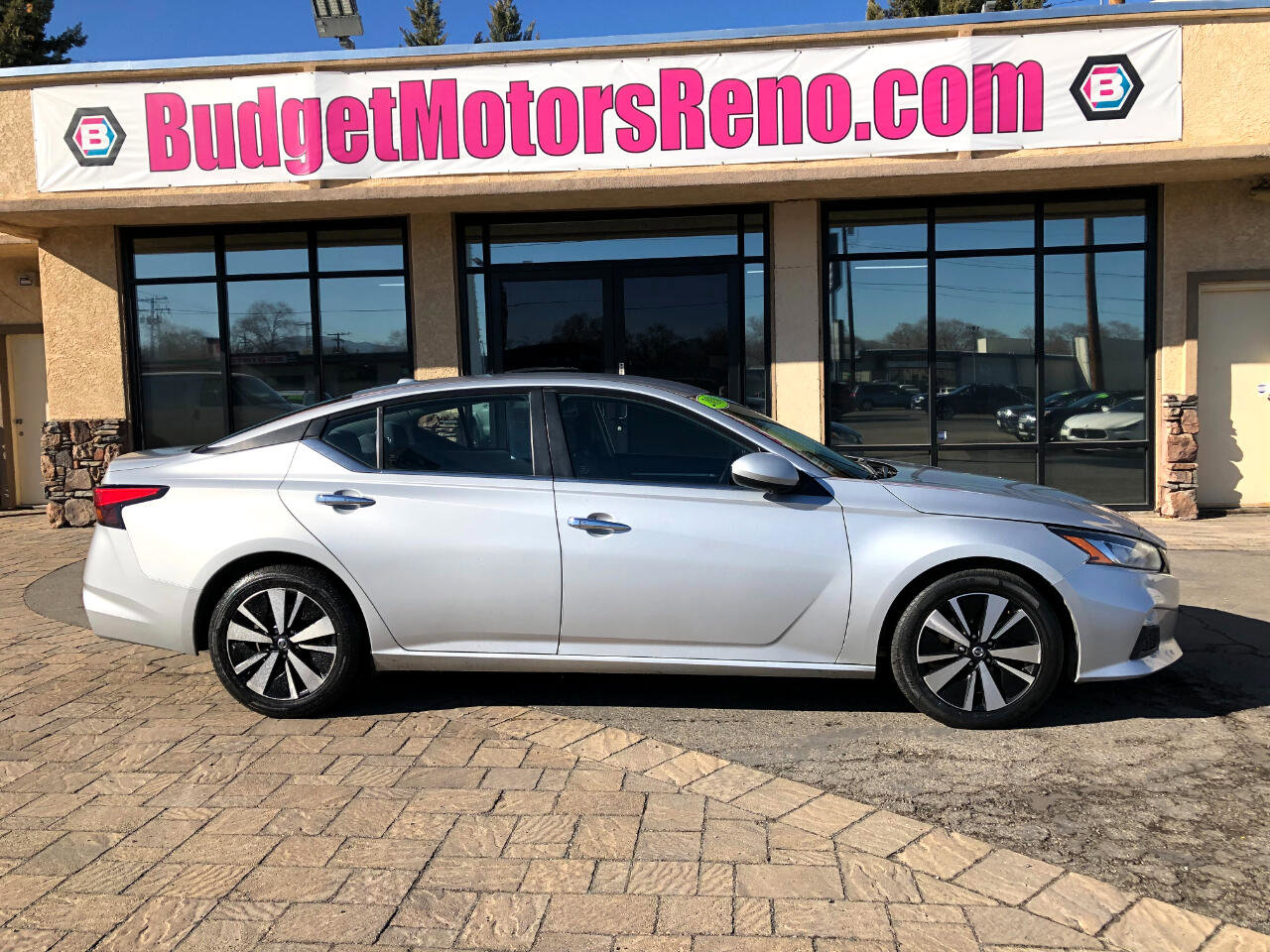 Used 2021 Nissan Altima 2.5 SV image 1