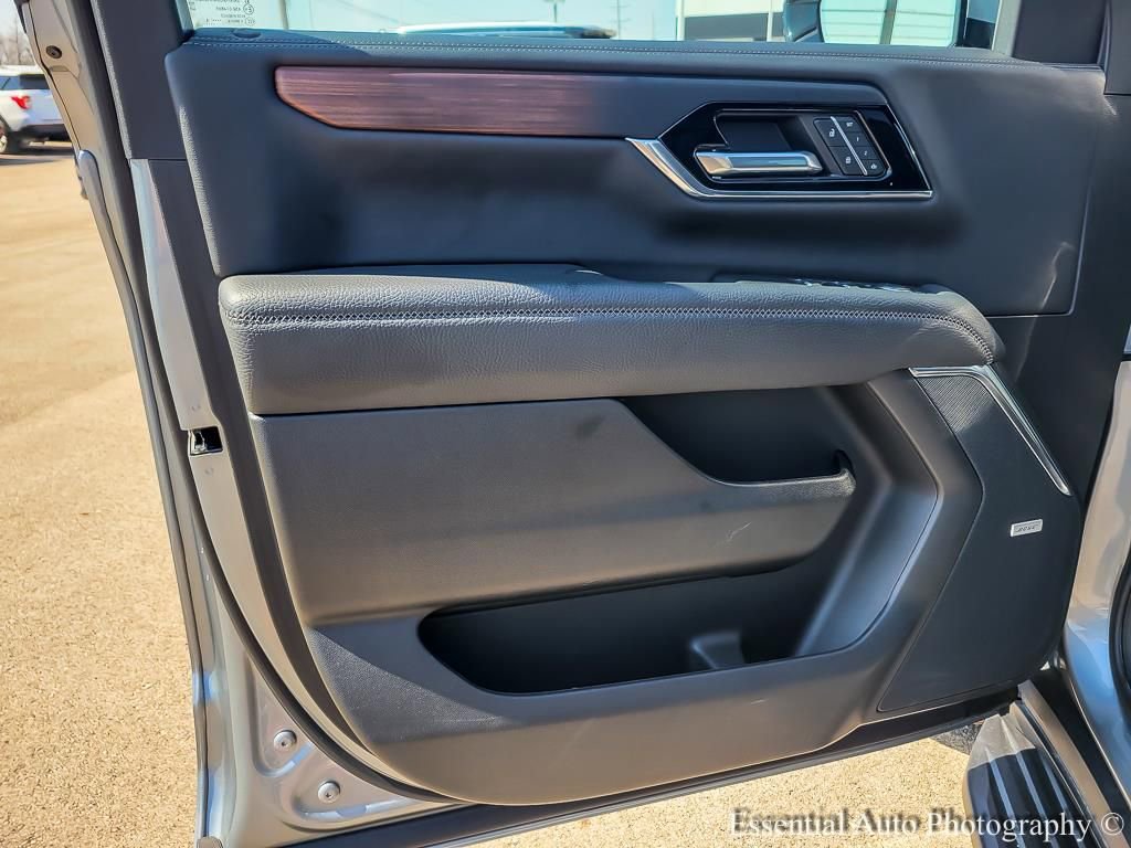 Used 2025 GMC Yukon XL Denali AWD/4WD image 20