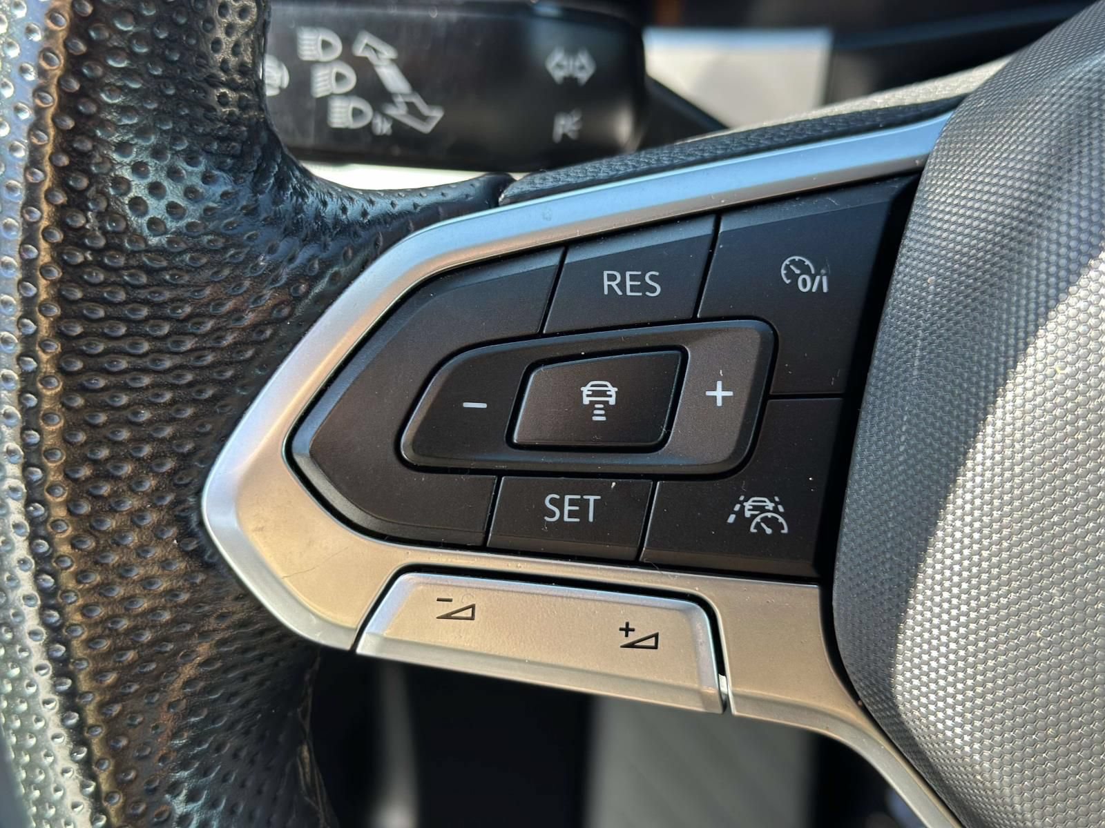 Used 2022 Volkswagen Atlas SEL Premium AWD/4WD image 17