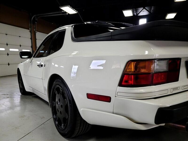Used 1987 Porsche 944 Turbo RWD image 16