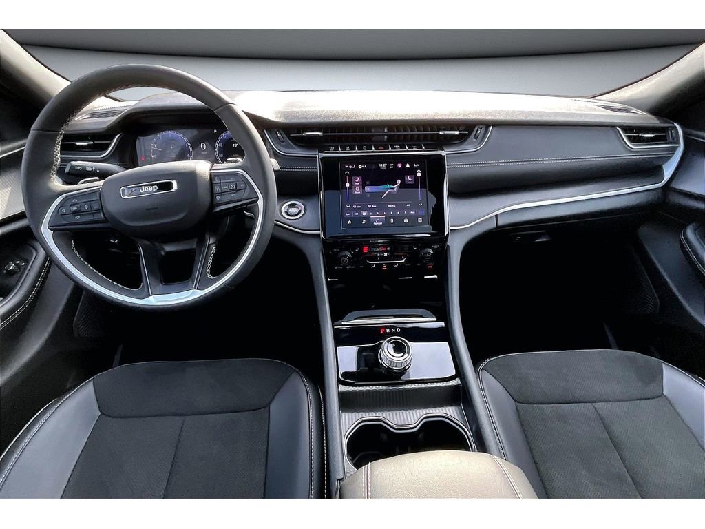 Certified 2025 Jeep Grand Cherokee Altitude image 17