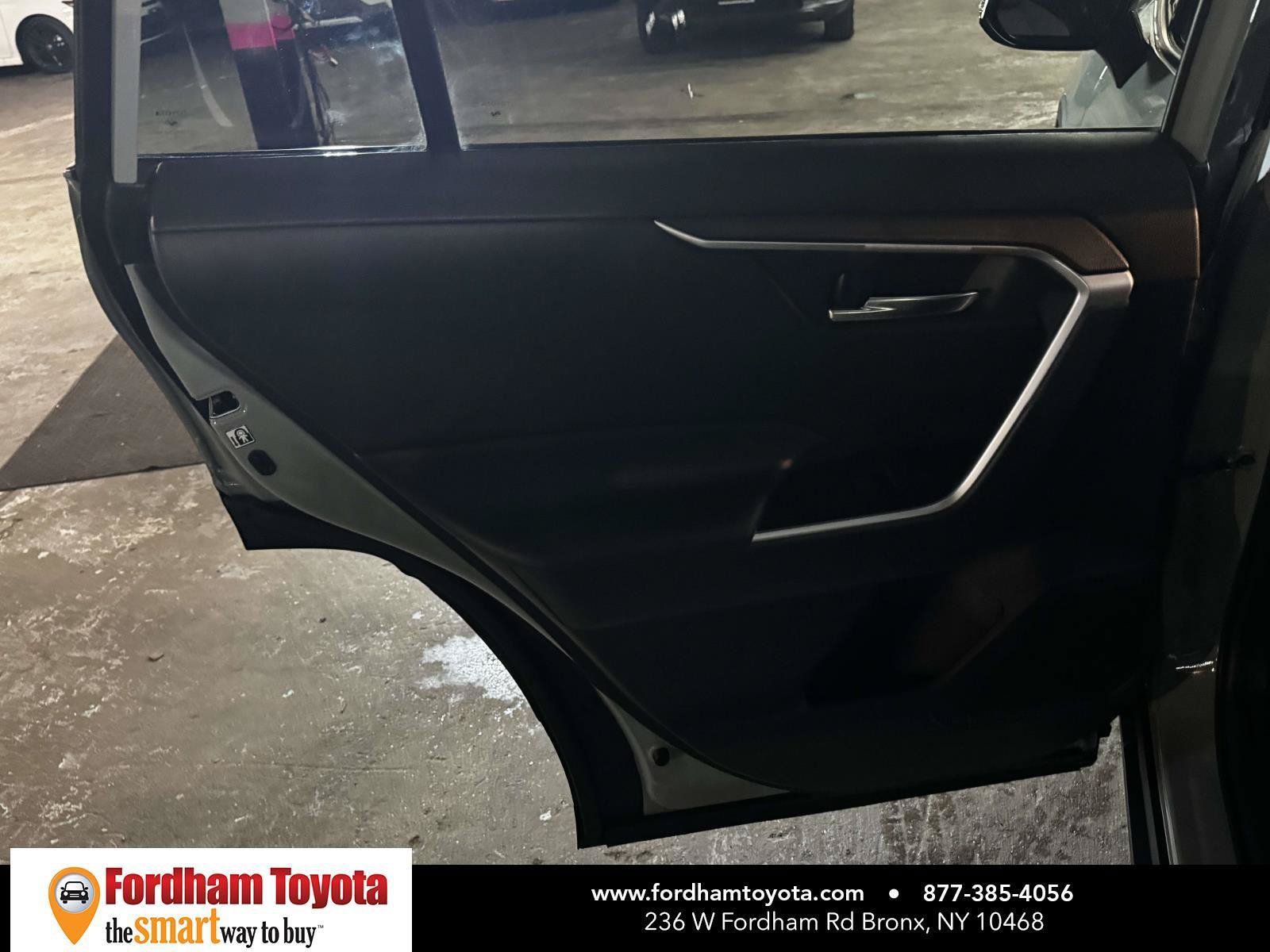 Used 2019 Toyota RAV4 XLE AWD/4WD image 11