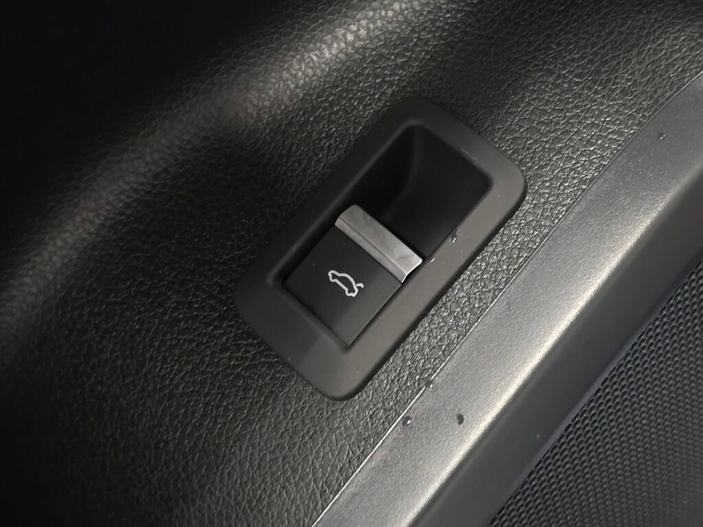 Certified 2025 Audi Q5 2.0T Premium w/ Convenience Plus Package image 39