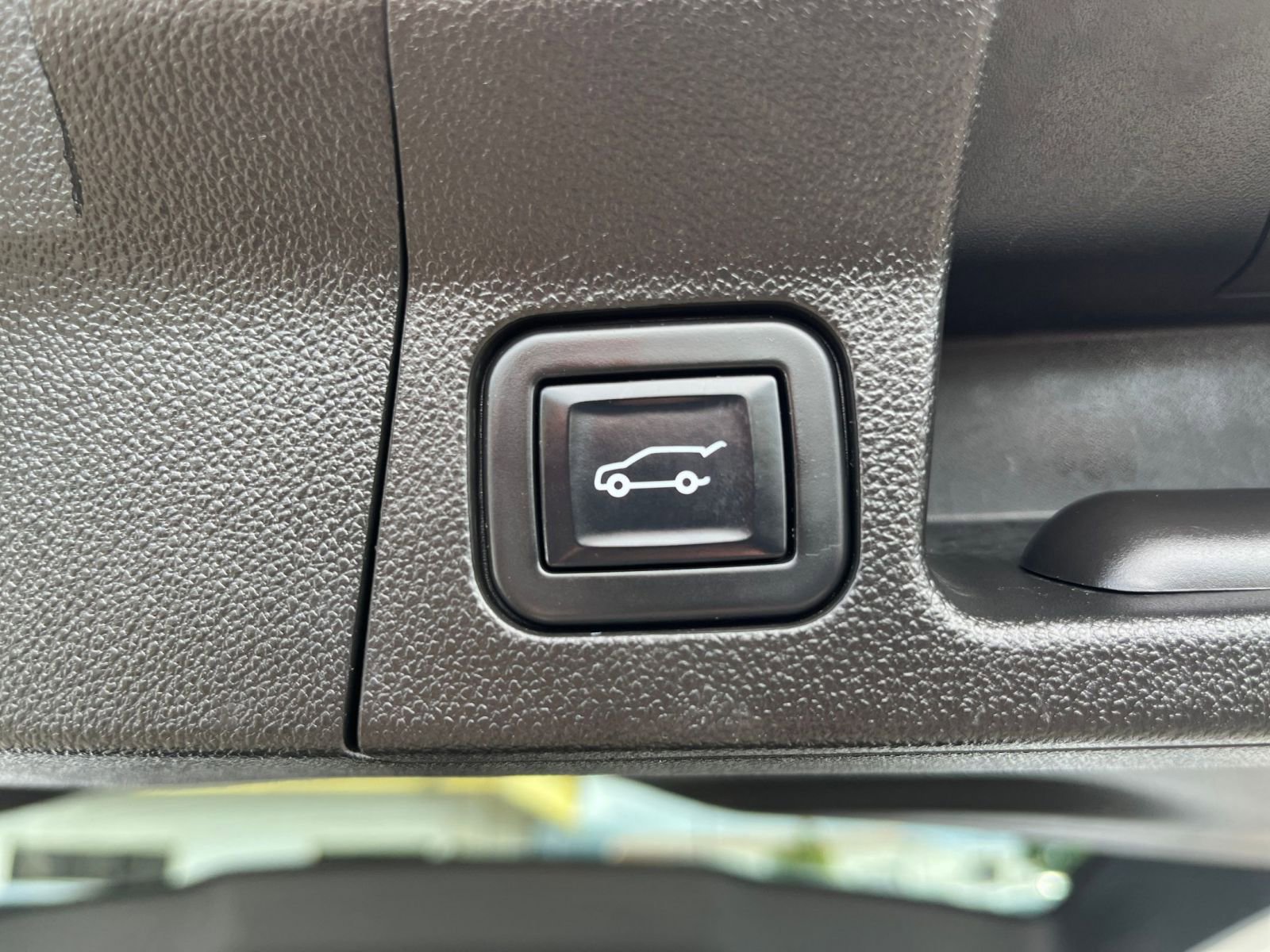 Used 2023 GMC Acadia SLT image 23