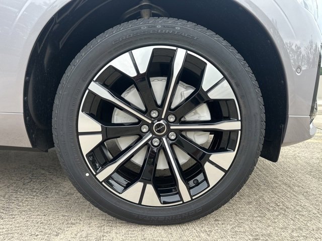 New 2026 Volvo XC60 B5 Plus w/ Climate Package image 9