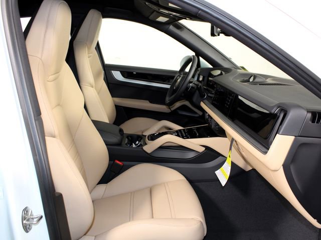 New 2026 Porsche Cayenne Coupe AWD/4WD image 27