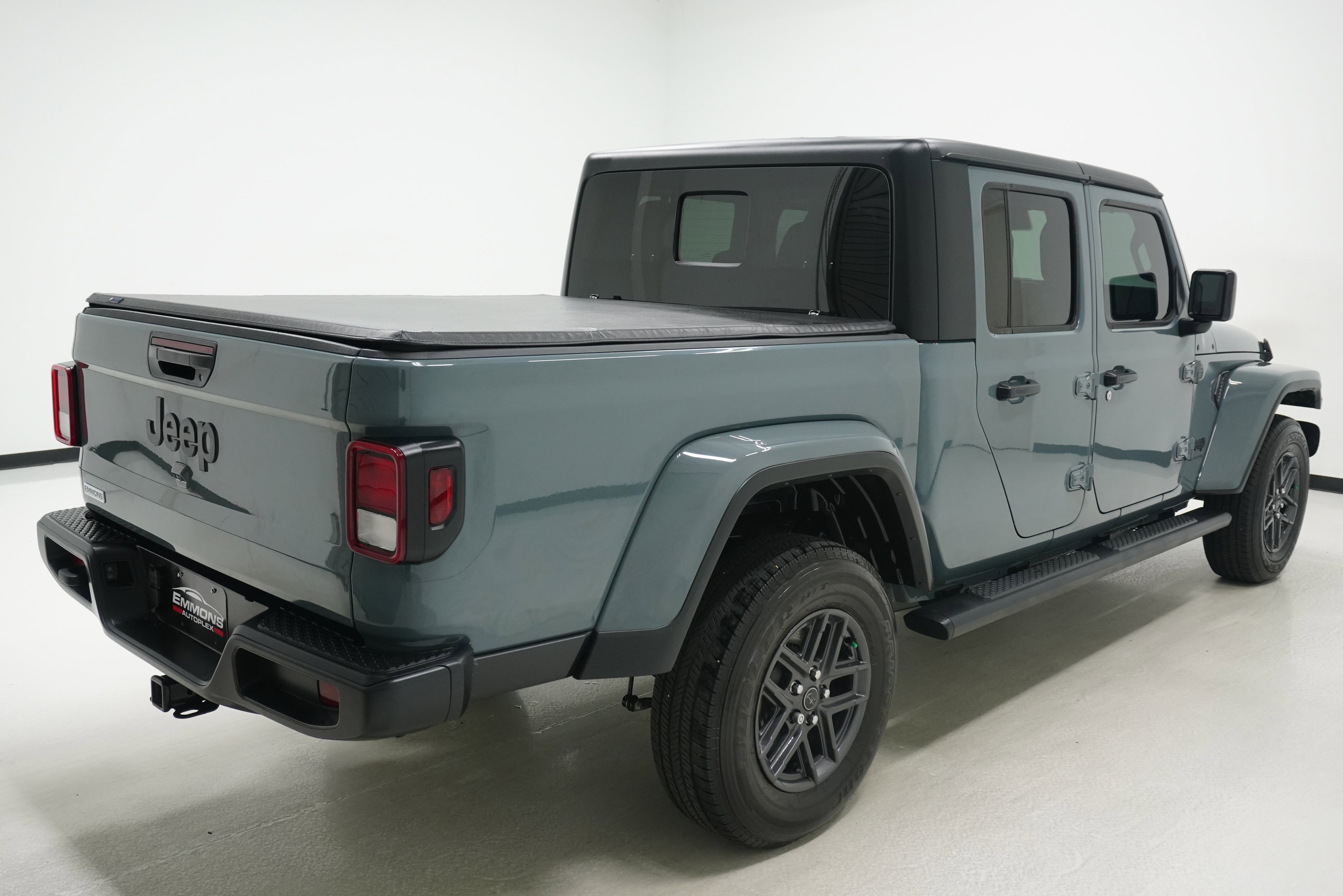 Used 2024 Jeep Gladiator Sport AWD/4WD image 4