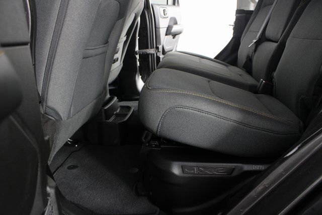 Used 2025 Jeep Wrangler Unlimited Sahara image 16