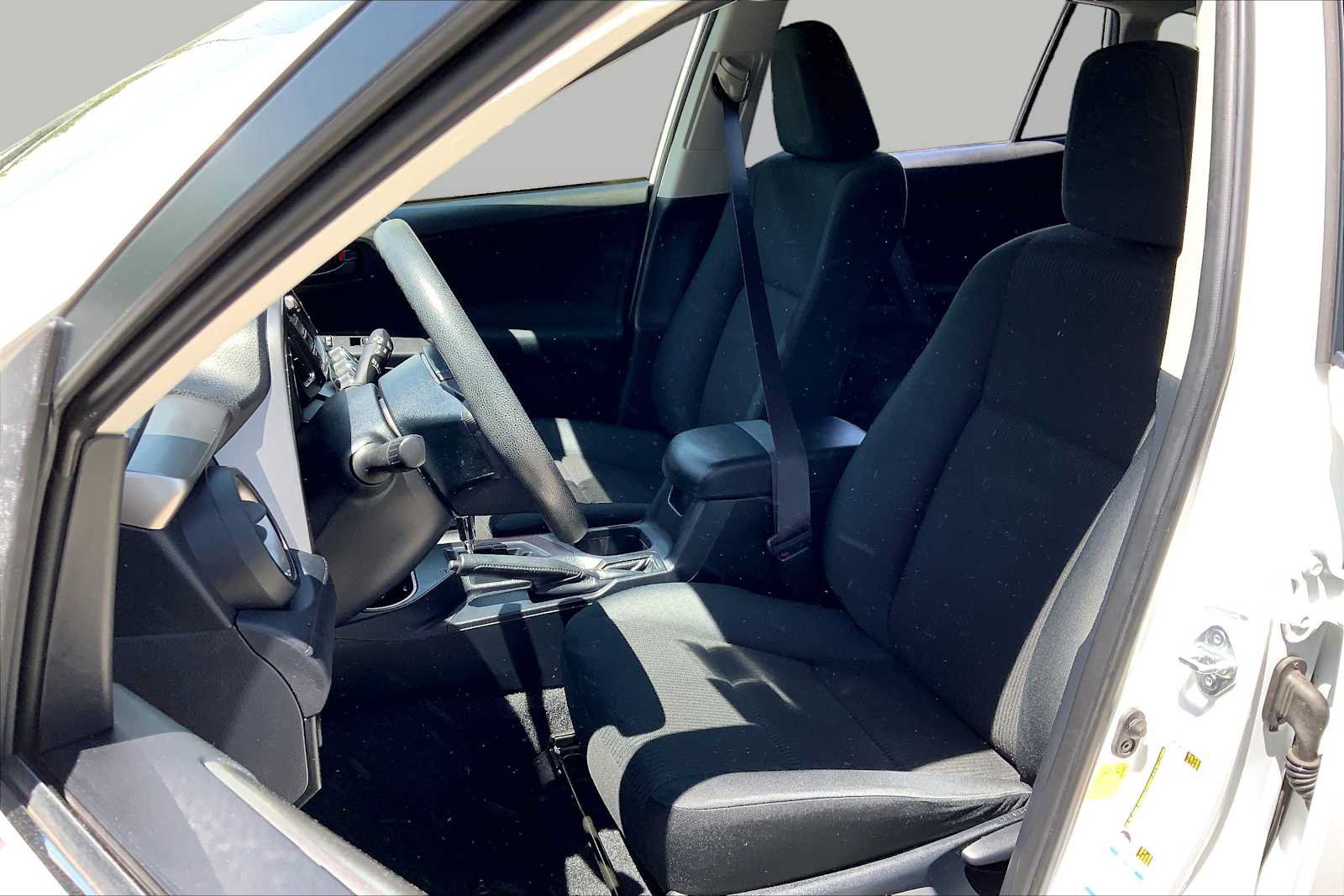 Used 2018 Toyota RAV4 LE AWD/4WD image 9