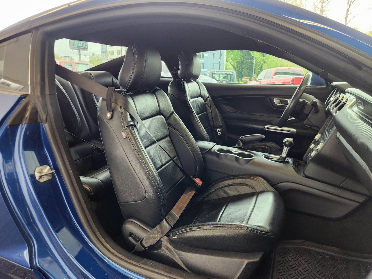 Used 2018 Ford Mustang Coupe RWD image 14