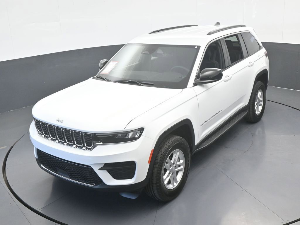 Used 2025 Jeep Grand Cherokee Laredo image 18