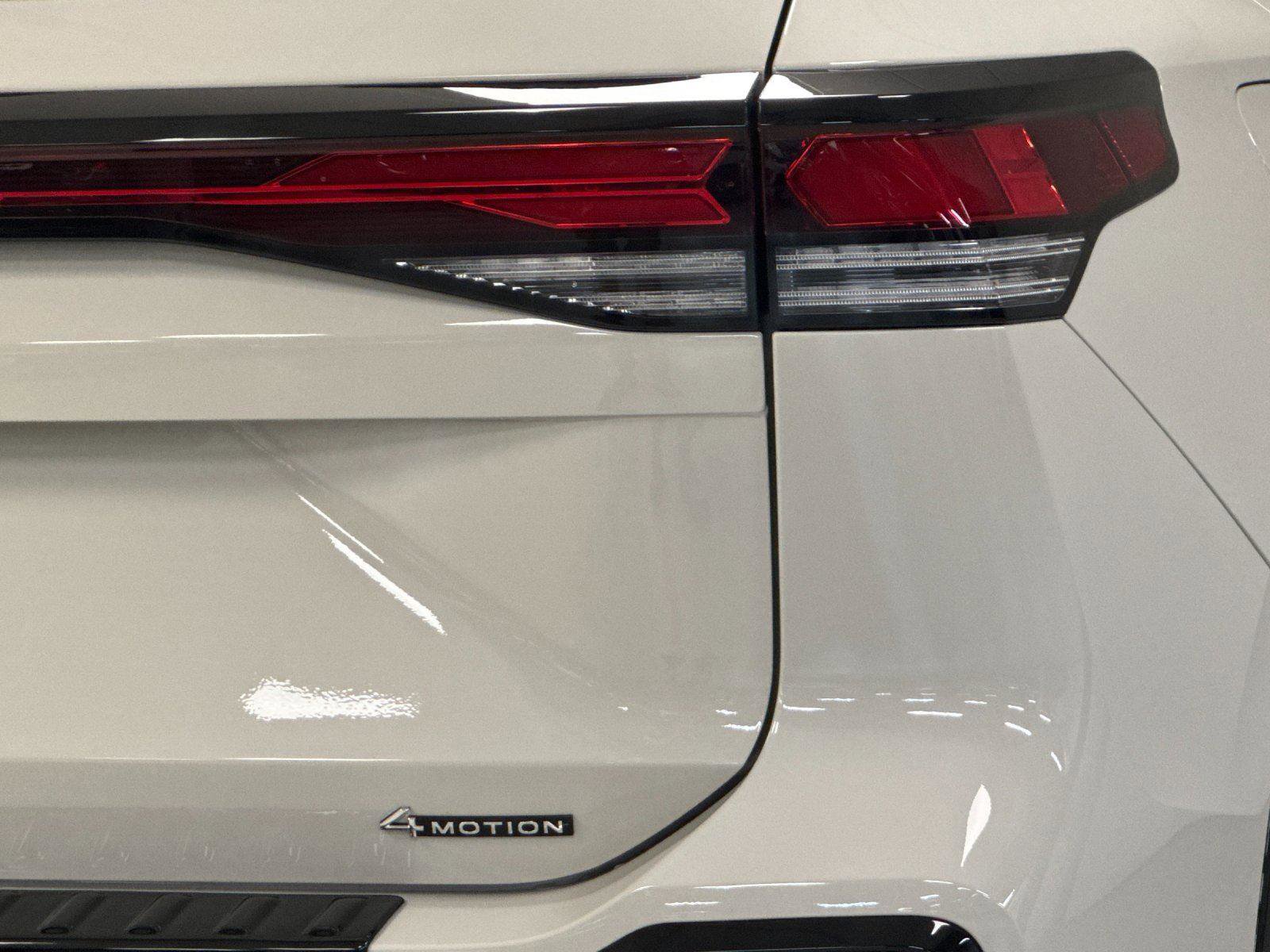 New 2026 Volkswagen Tiguan SE R-Line image 25