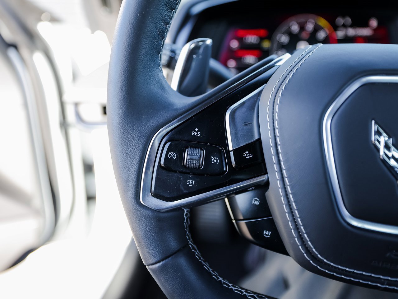 Used 2025 Chevrolet Corvette Stingray Preferred Cpe w/ Stealth Interior Trim Package image 17