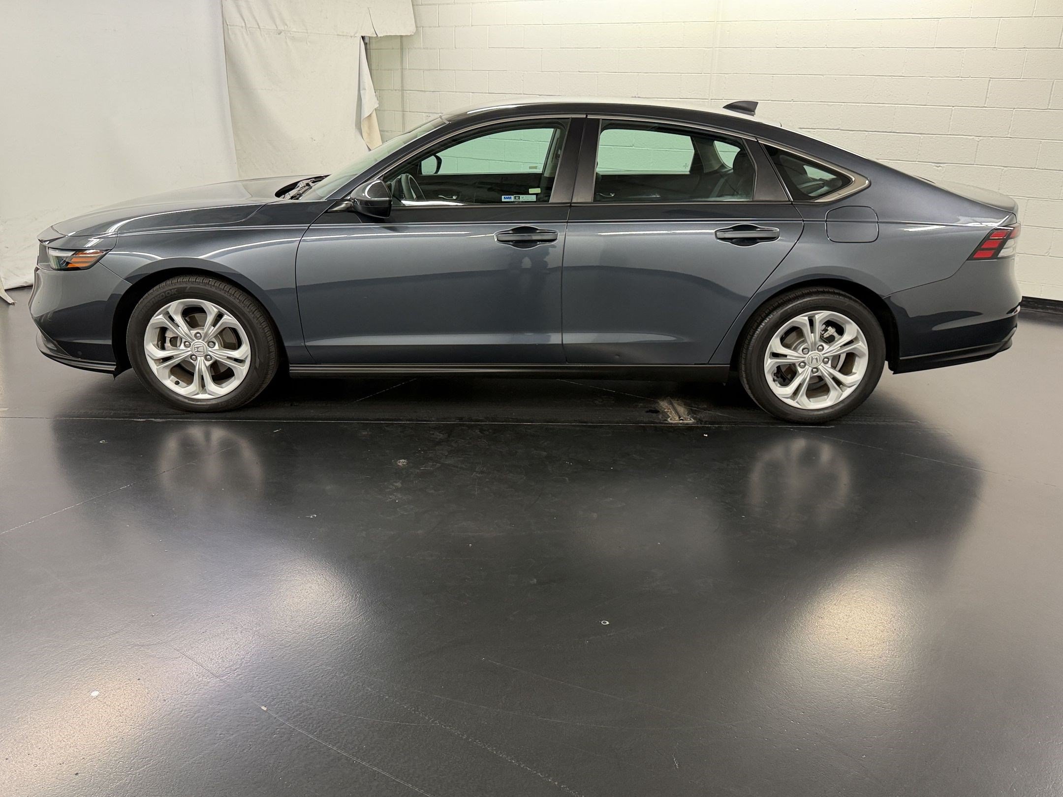 Used 2023 Honda Accord LX image 2