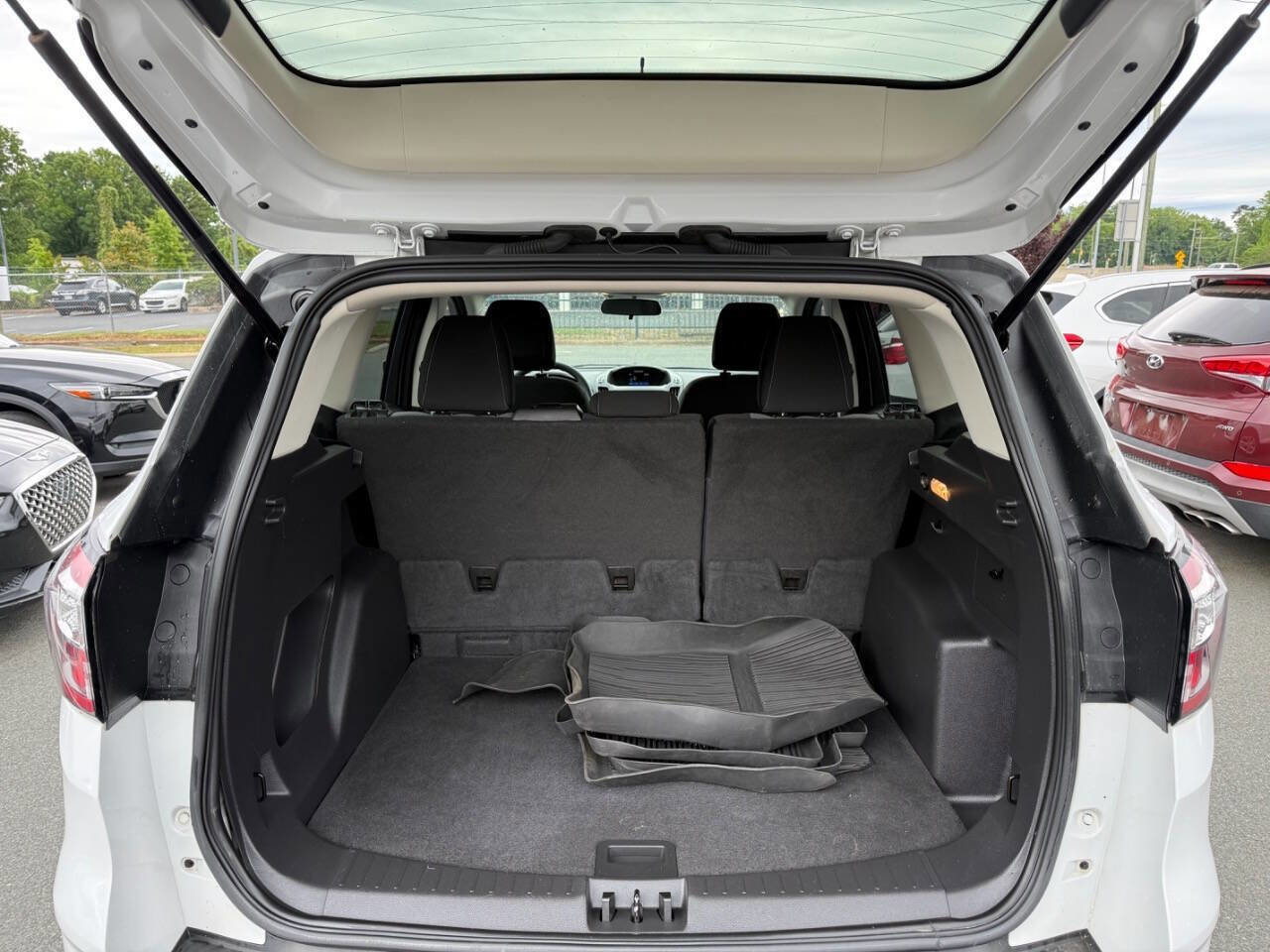 Used 2017 Ford Escape SE FWD image 11