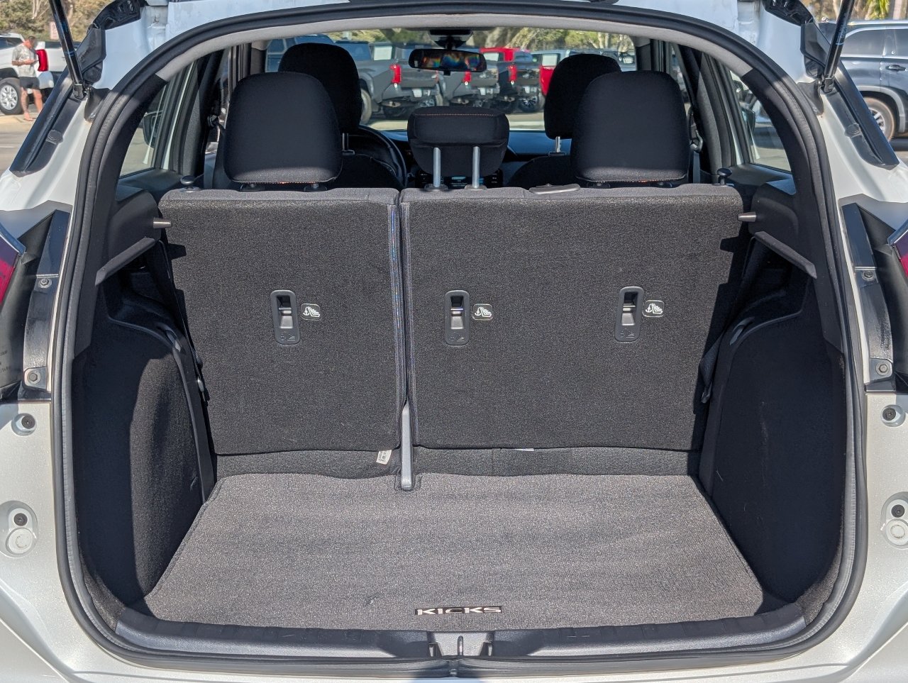 Used 2023 Nissan Kicks SR FWD image 9