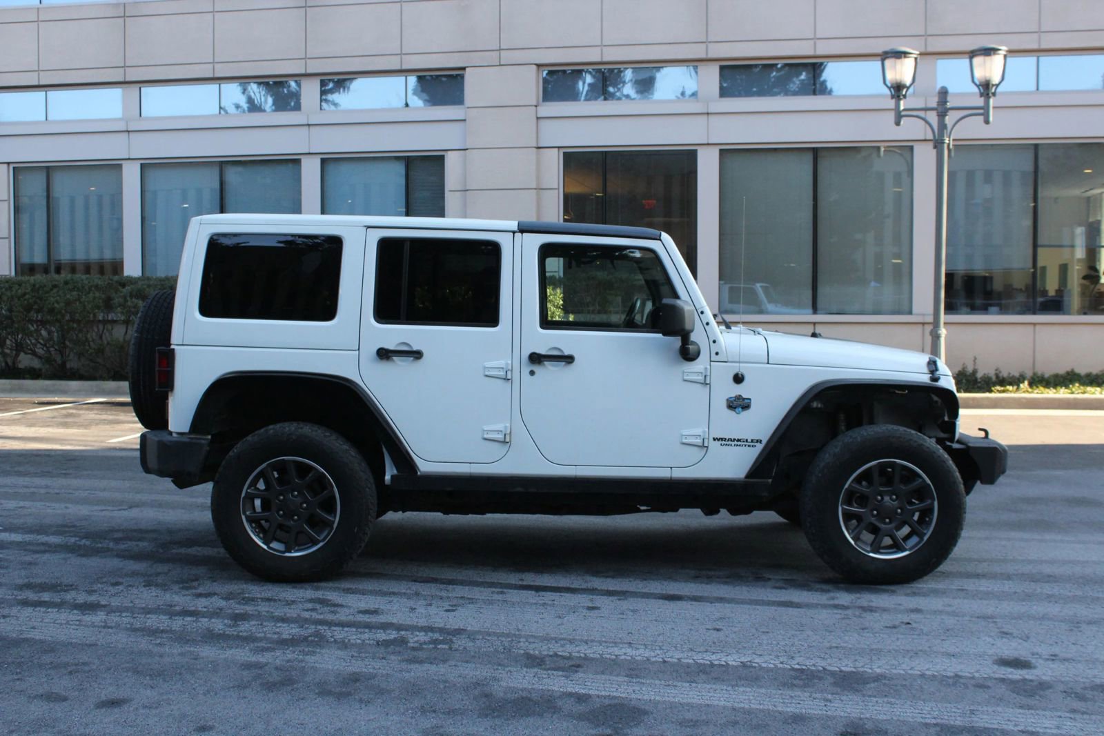 Used 2012 Jeep Wrangler Unlimited Sahara AWD/4WD image 6