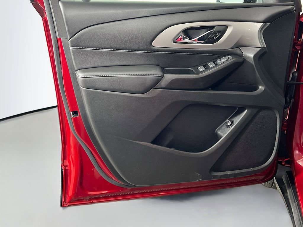 Used 2023 Chevrolet Traverse LT image 17