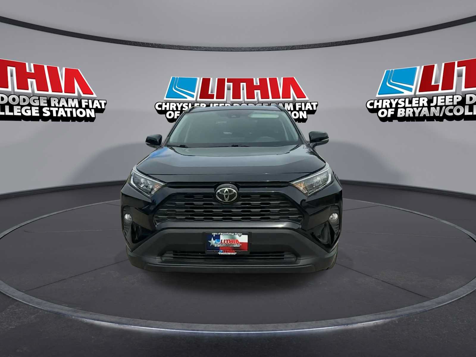Used 2020 Toyota RAV4 XLE Premium FWD image 3