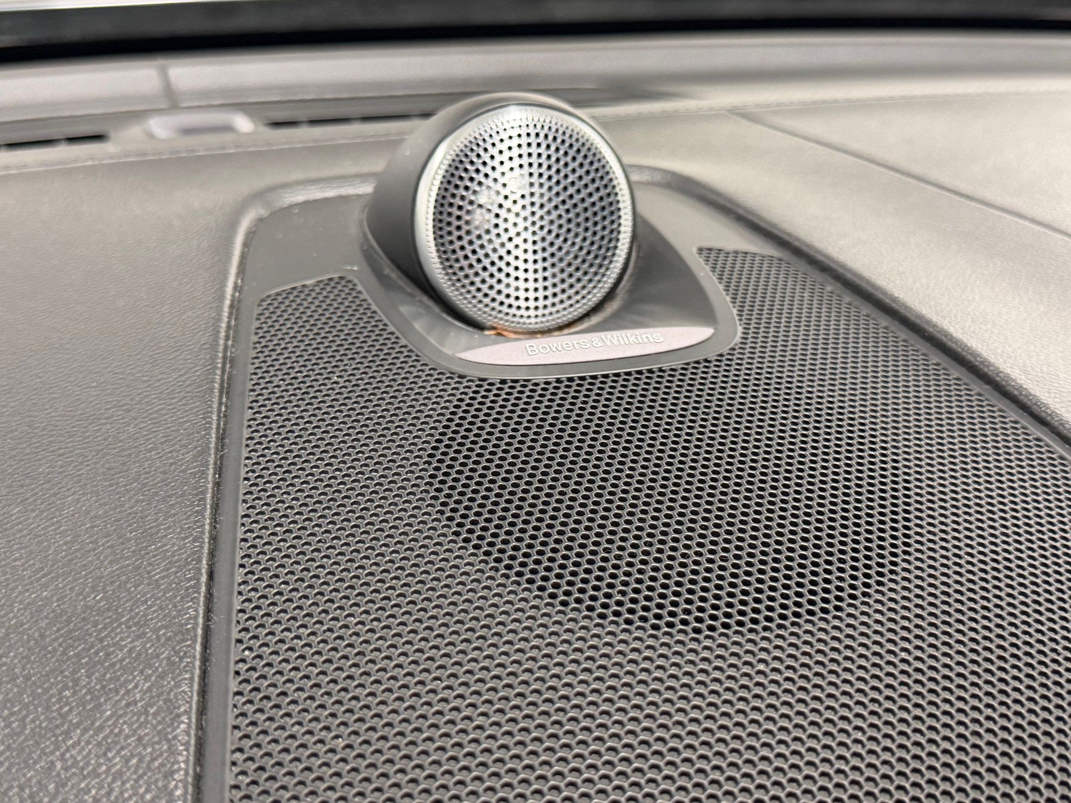 Used 2018 Volvo XC60 T6 Inscription w/ Convenience Package AWD/4WD image 39
