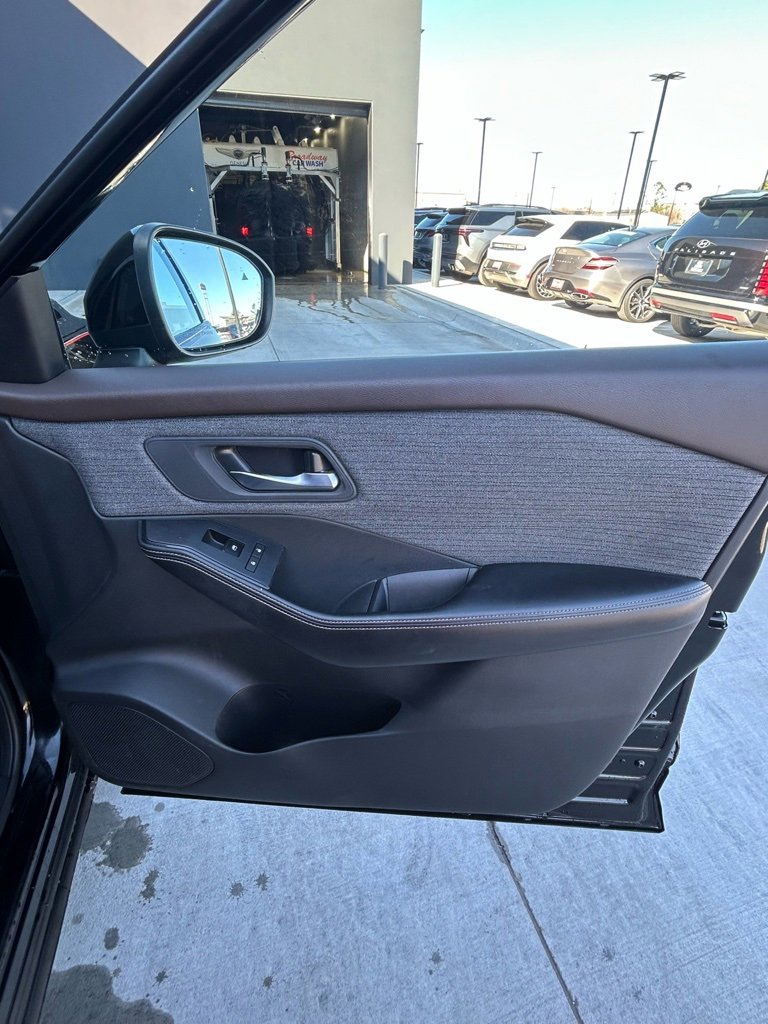 Used 2021 Nissan Rogue SV image 18