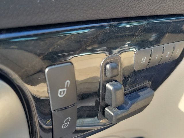 Used 2016 Mercedes-Benz SLK 300 image 16