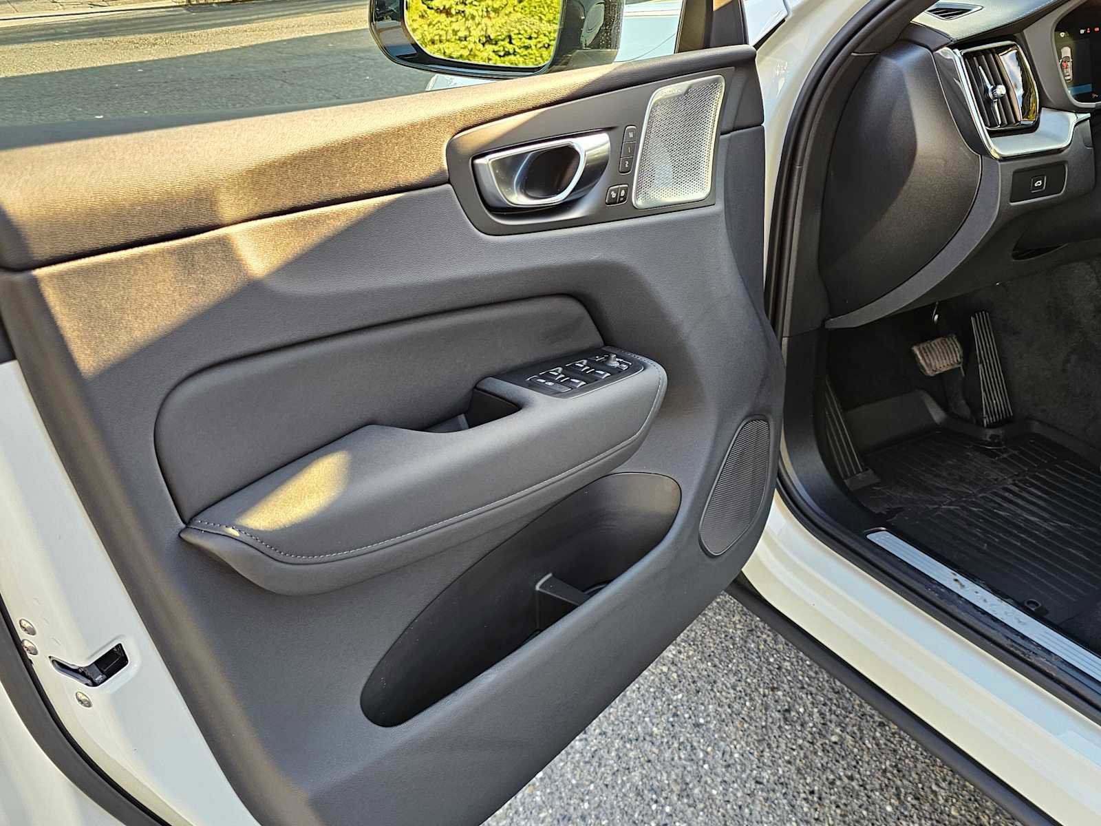 New 2026 Volvo XC60 B5 Ultra w/ Protection Package Premier image 18