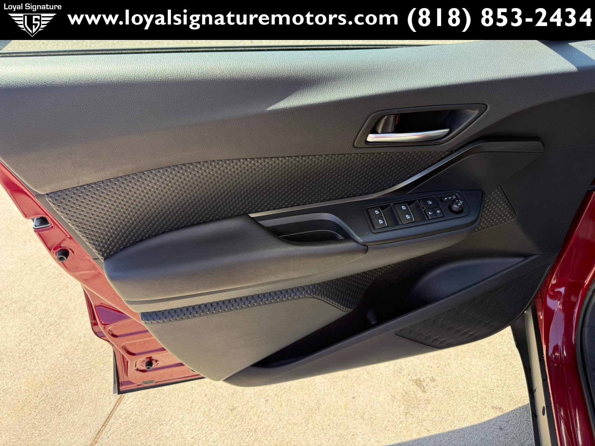 Used 2018 Toyota C-HR XLE FWD image 17