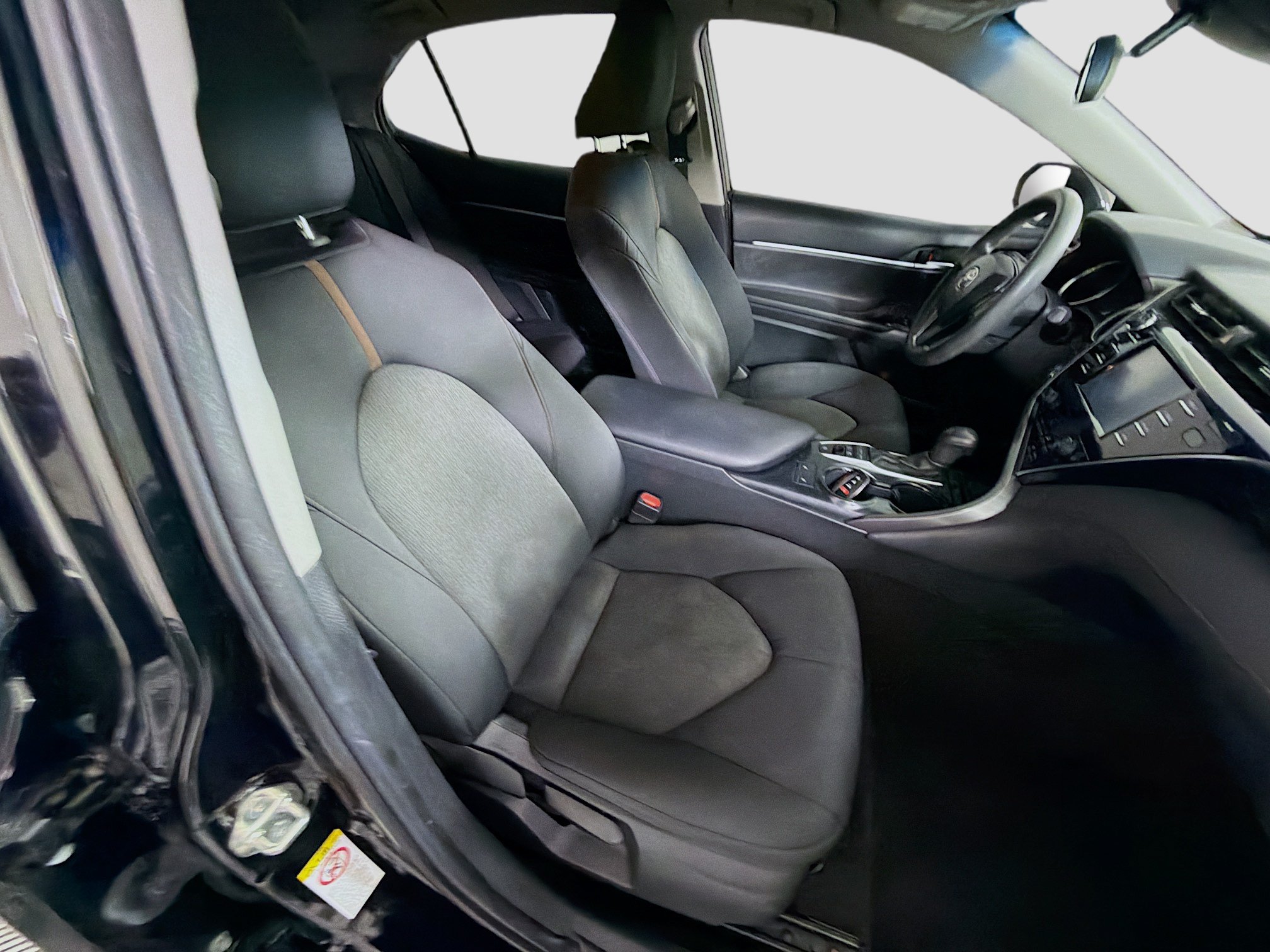 Used 2018 Toyota Camry LE FWD image 29