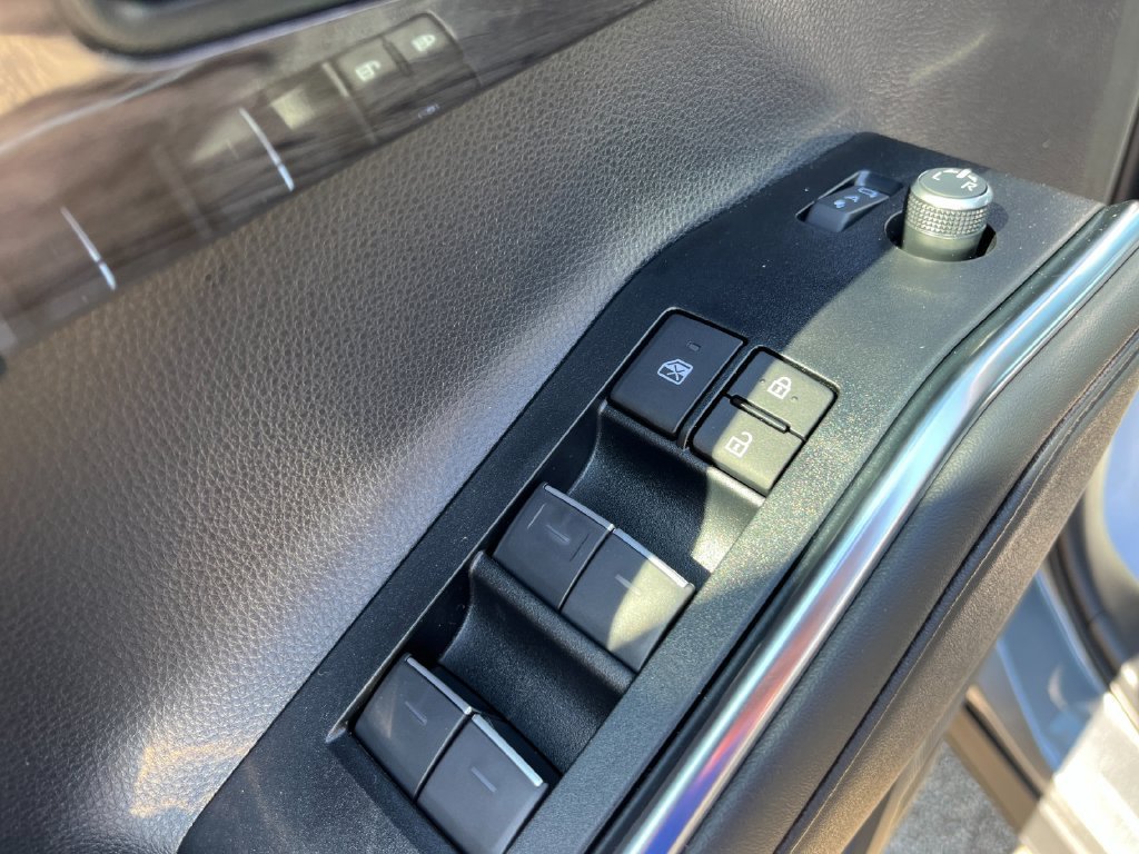New 2026 Toyota Highlander Platinum AWD/4WD image 12
