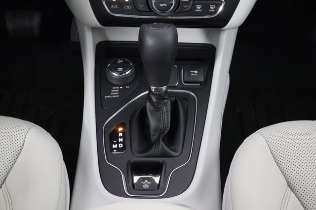 Used 2021 Jeep Cherokee Latitude Lux w/ Comfort/Convenience Group AWD/4WD image 28