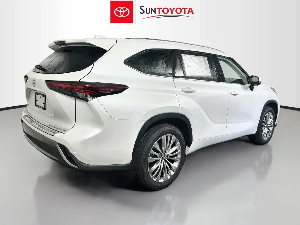 New 2026 Toyota Highlander Platinum AWD/4WD image 3