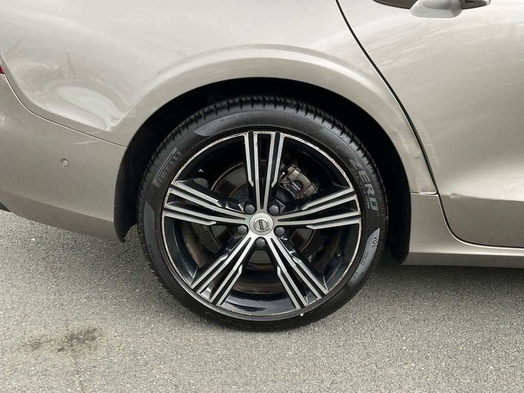 Used 2020 Volvo S60 T5 Inscription image 16