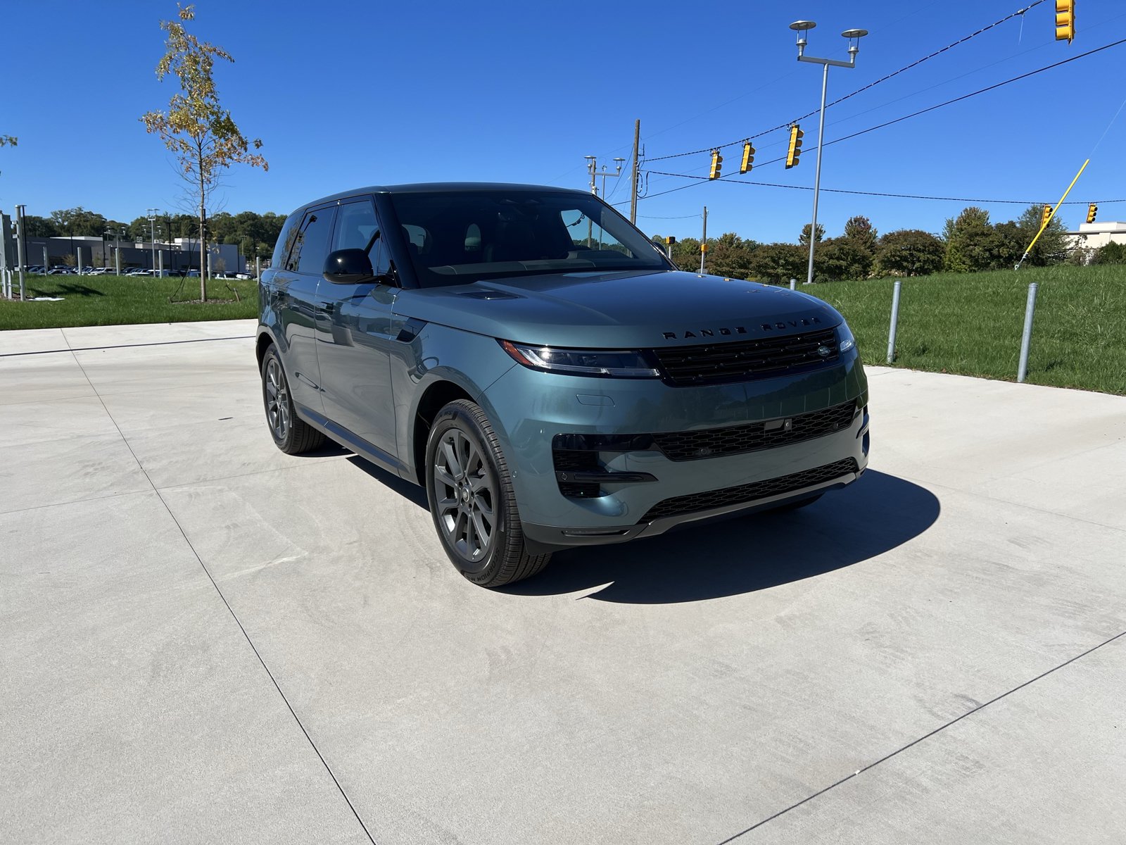 Used 2025 Land Rover Range Rover Sport SE AWD/4WD image 1