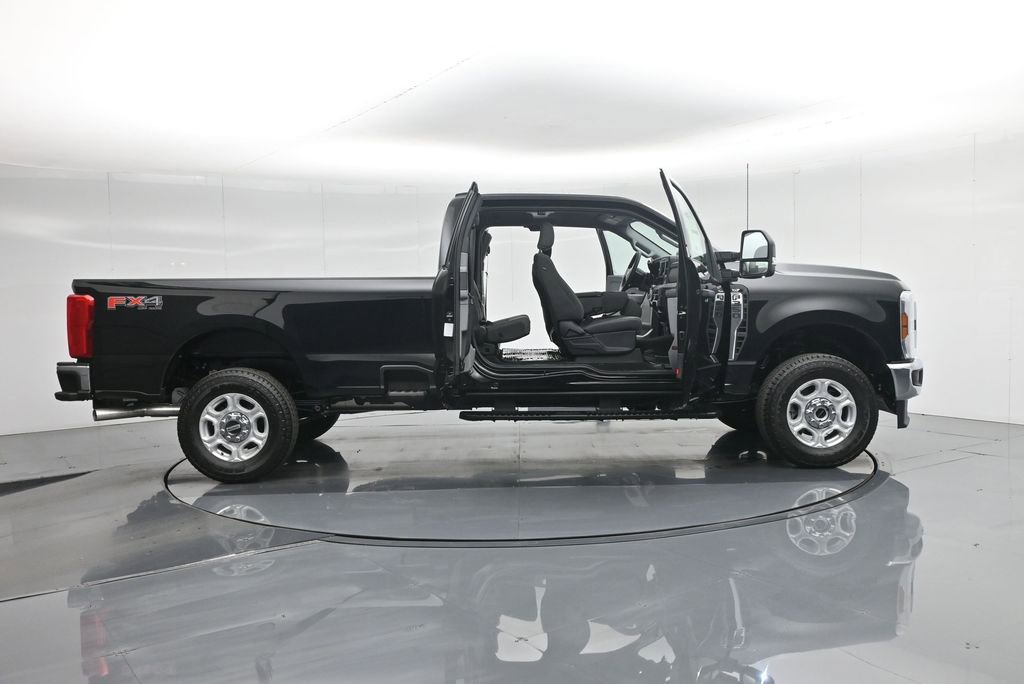 New 2026 Ford F350 XLT w/ FX4 Off-Road Package image 4