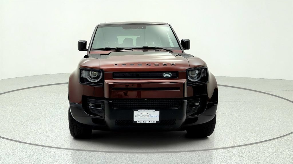 Used 2024 Land Rover Defender 130 X-Dynamic SE AWD/4WD image 2