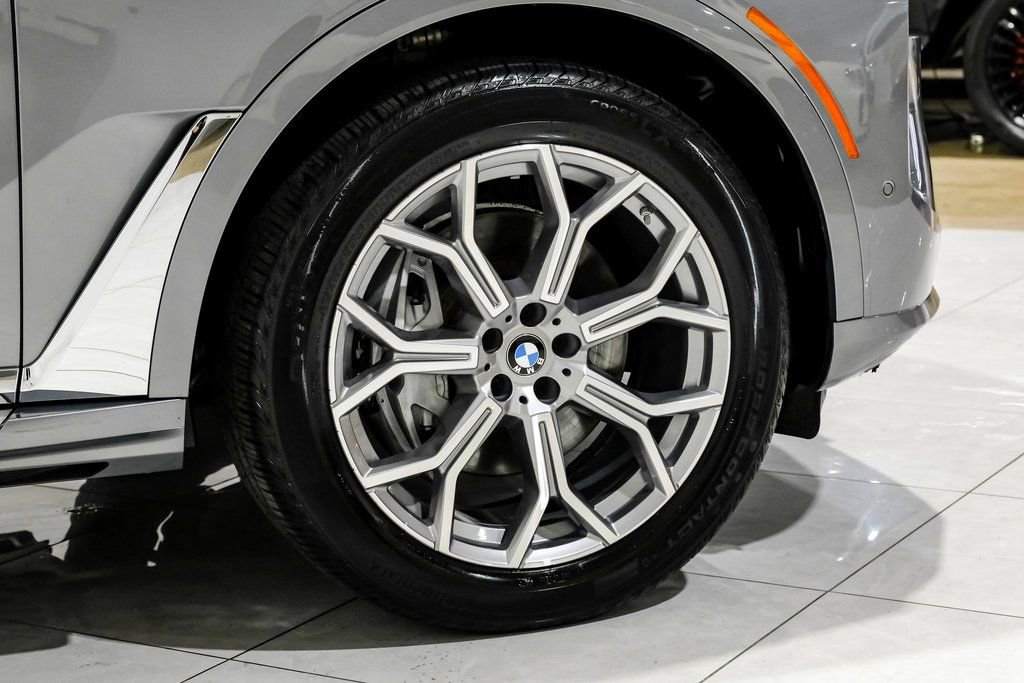 Used 2024 BMW X7 xDrive40i w/ Premium Package AWD/4WD image 47