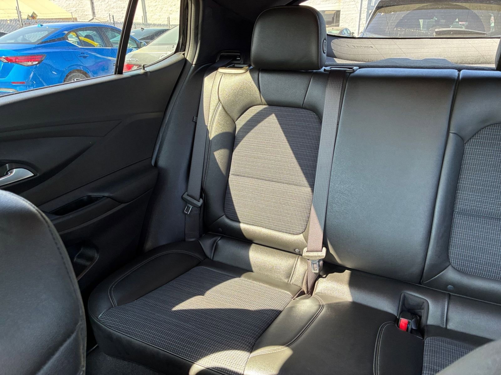 Used 2025 Buick Envista Preferred image 39